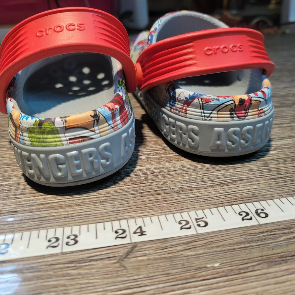 Crocs‎ NWOT Avengers Off Court Clogs Size 8 Toddler
